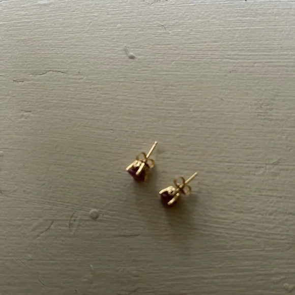 14kyg Ruby stud earrings, 5mm - Picture 11 of 11